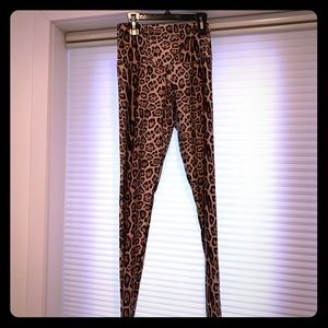 Onzie leopard leggings, size s/m